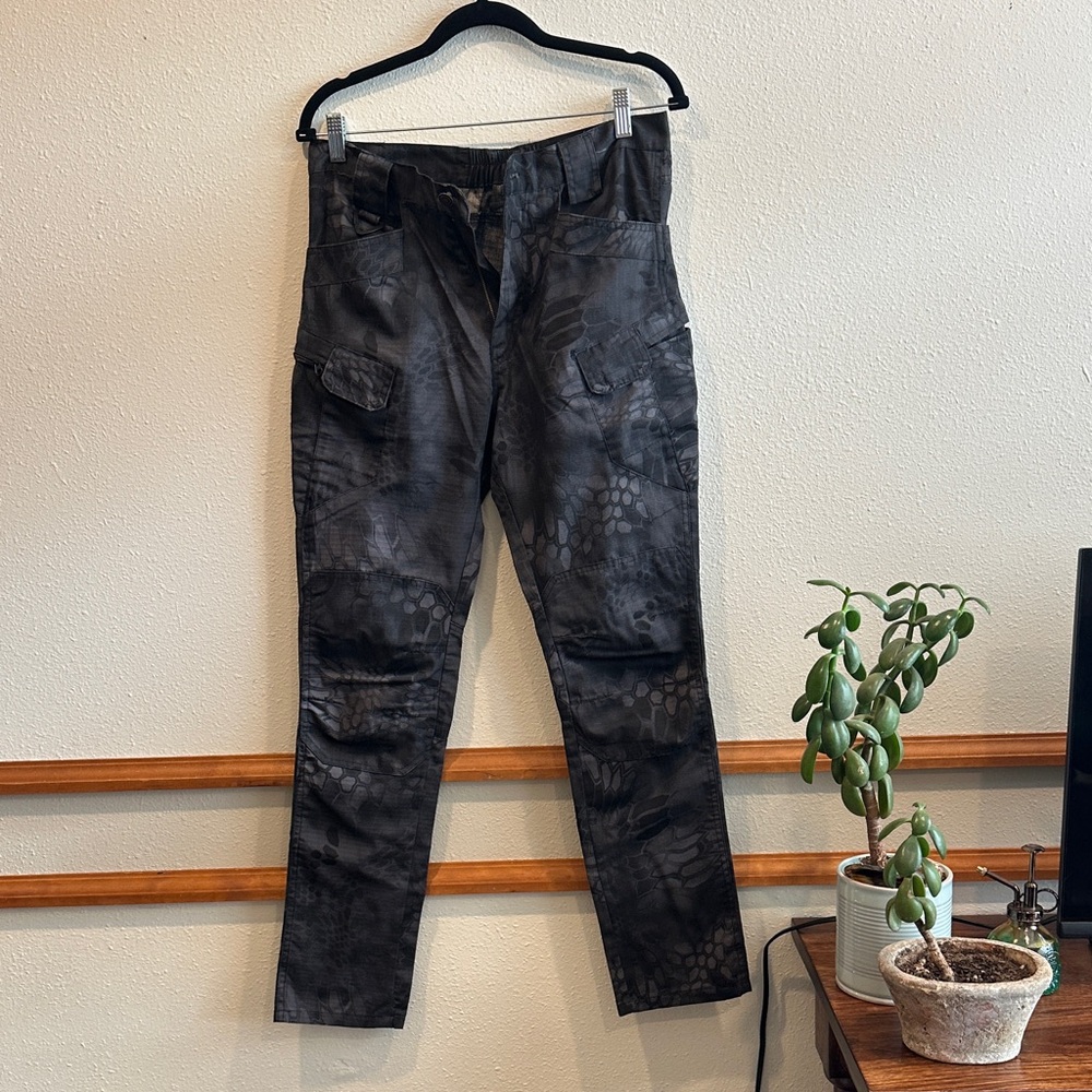Gray Patterned Pants - Picture 2 of 8